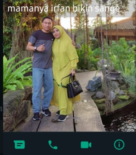 Boyage_73's tweet photo. Mama lu wajahnya wajah mesum fan.
Klo jaga warung selalu pakai pakaian seksi.Daster pendek yg ketat biasanya.sbenerny mama lu pamer tubuhnya ke pelanggan2. klo lagi duduk sngaja agak dibuka lebar kakinya.prnh gua rekam kelihatan sempaknya.Sayangnya hp gua ilang

@Pecinta23695452 https://t.co/Su9Q18SzGv