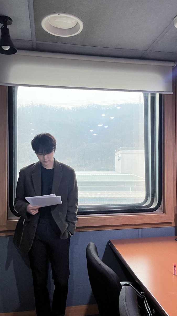 evermore_ent's tweet photo. [#AIVAN]
#dailyK 에 아이반이 출연합니다.  

오늘의 미모 '레' 아이반과 #dailyK 에서 만나요👋
도를 넘어 미치기 직전이니까요💘 

▶ https://t.co/MPUHyCSV95 

#AIVAN #아이반
#daily_K https://t.co/HwDYOpW2nk