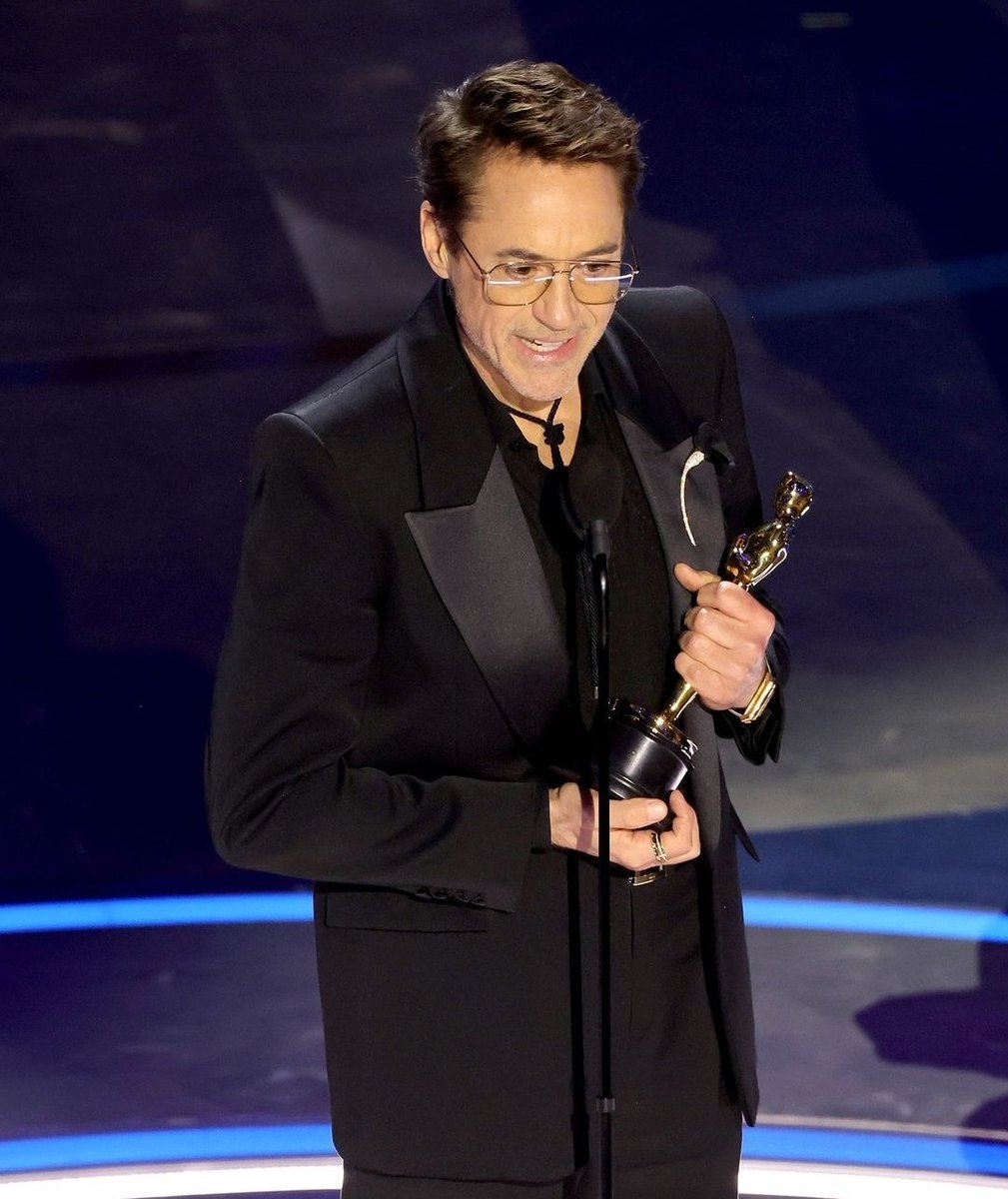 Morgan___Stark's tweet photo. I'm very proud of him 🥹❤‍🩹
#RobertDowneyjr #Oscars2024 https://t.co/qStkR3Uwaj