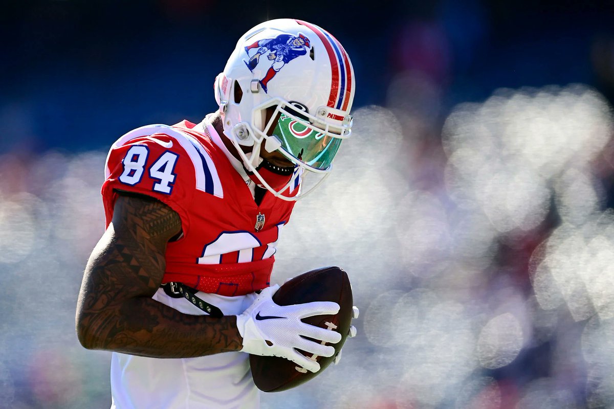 BREAKING NEWS.  

HES BACK!! 

Per: <a href="/AdamSchefter/">Adam Schefter</a> 

“WR Kendrick Bourne is re-signing a three-year deal worth up to $33 million with the New England Patriots” 

LFG!!!! 🔥🔥🔥🔥🔥