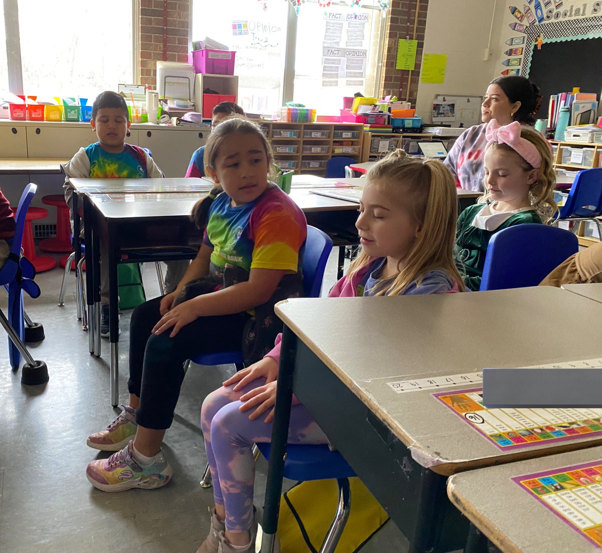 KateRBPS's tweet photo. Ask me about #SELDay on Friday! We started with a guided meditation and then read and discussed what it means to be kind. We ended by seeing the kindness chain that all of @rbpsEAGLES helped create. Thanks @MrsBuckleyRBPS @MrMurray_SC ! @MsFoster_RBPS #RBBisBIA https://t.co/5oWkf1fiDi