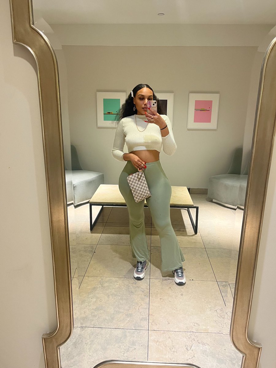 DeeDessy✨ (@deedesssyyy) on Twitter photo 