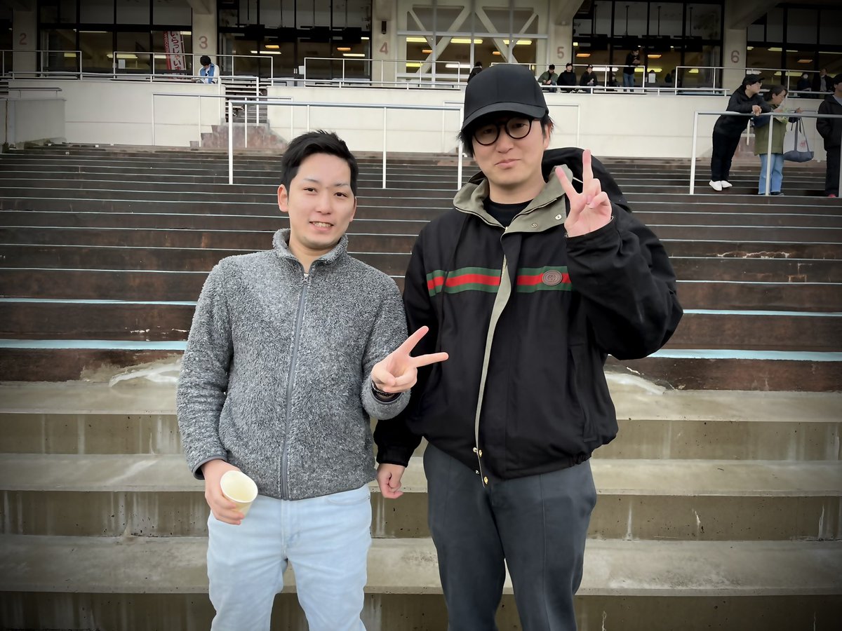 akymtmki's tweet photo. ニーボクが金沢にやってきたo(^o^)o
両方に突き抜けましたって言ってもうた！笑
突き抜けるのはサノバや！
2人ともとても優しい方でした🙌あげ
行列できそうだったしすぐ退散🐎
次お会いする事あれば
サノバさんには大吟醸持ってきます😎
ネクロさん達には昼ご飯差し入れします✊
#ニートボクロチキン https://t.co/fySrwI64zl