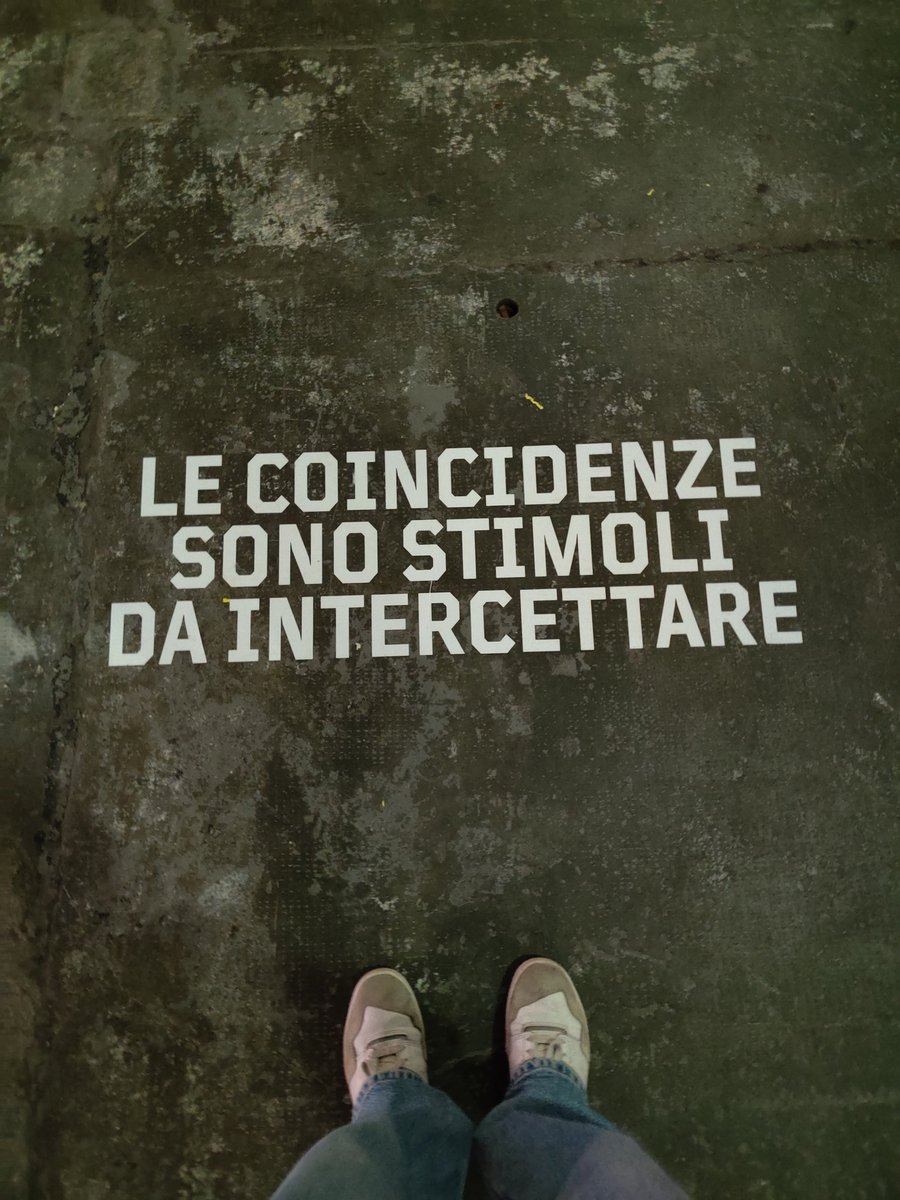 daria_spam's tweet photo. Non tornavo in Italia da 4 mesi. Ci sono tornata solo per 36 ore. Ho 26 anni e ancora nessun posto che riesco a chiamare casa, ma ieri mi ci sono sentita a casa.
Sotto al palco, come le volte prima.
Grazie Corrado

@mecna https://t.co/J2y4eq1K9b