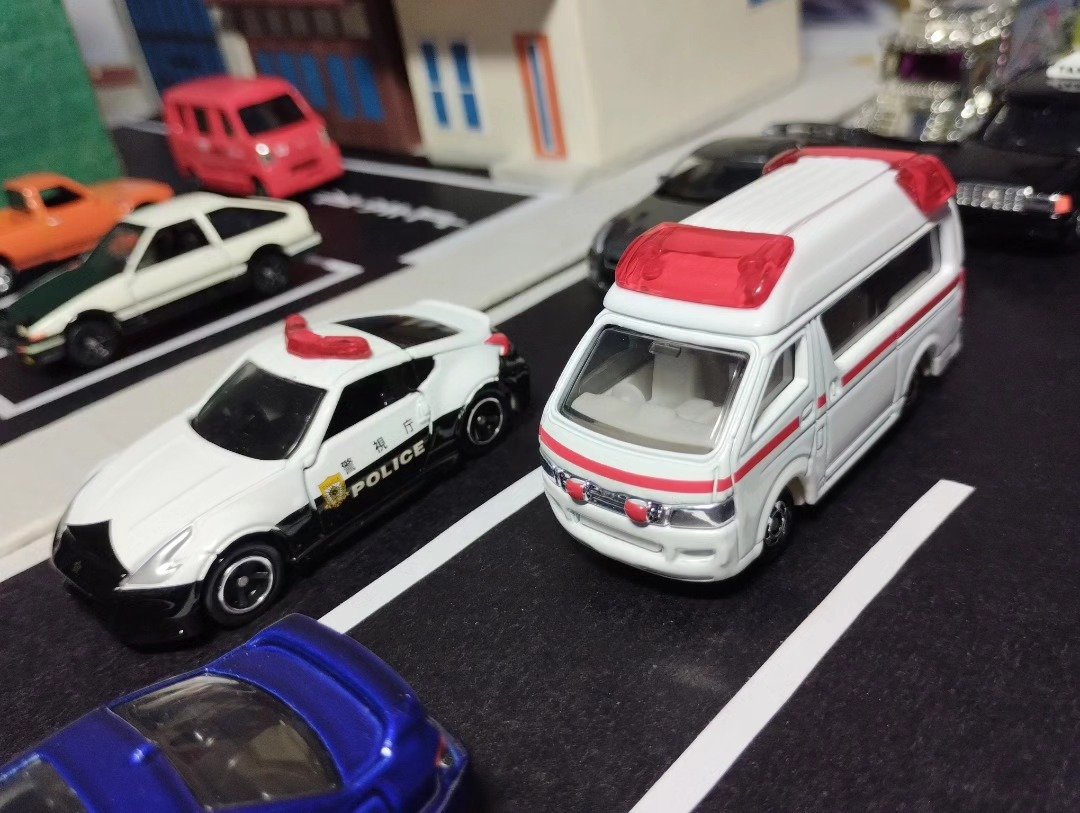 DGSPascBr's tweet photo. Nissan Fairlady Z Nismo Police e Toyota Himedic, ambos da Tomica.
#tomicacollectors #tomicacars #tomicacollection #tomicaphotography #tomica #tomicatown #tomicacollector #tomica #トミカ #maquetopolis #miniature #diorama #dioramaphotography https://t.co/0UPfRK1RU2