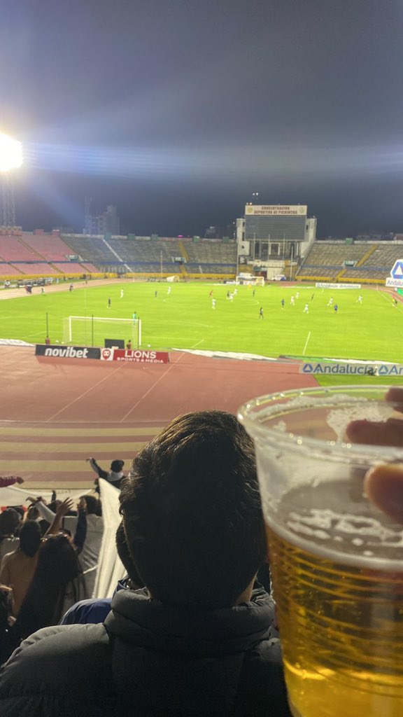 choclismo14's tweet photo. Siempre contigo @LDU_Oficial ❤️🤍. Esperemos no sea nada de #TheCorn🌽 https://t.co/uZZ1AnSnXN