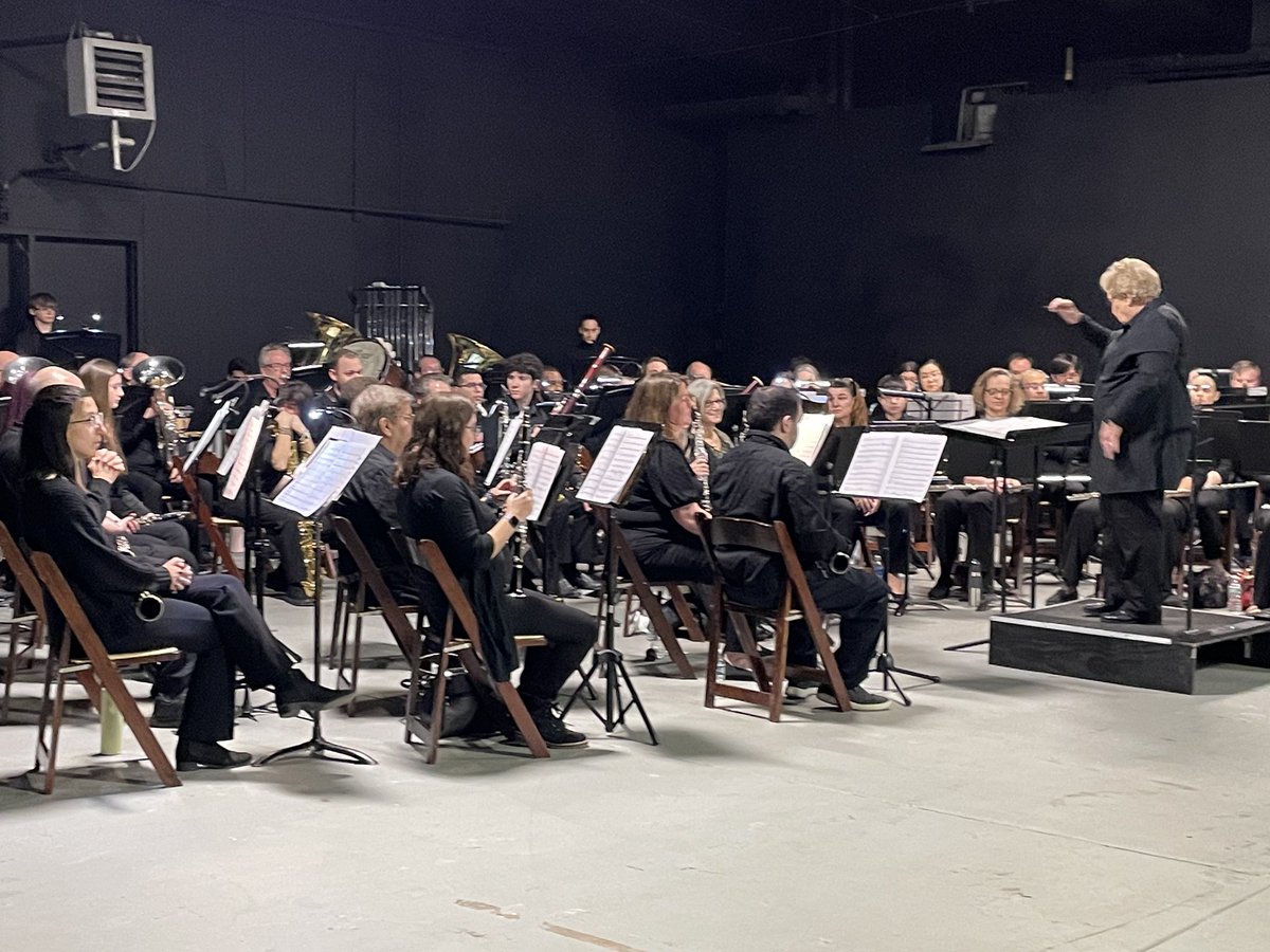 nshoredance's tweet image. Congratulations to our dancers on their amazing performance of “Thunder and Lightning” from Riverdance with the Northwinds Symphonic Band at the Sands Point Converancy’s Children’s Concert, conducted by NSHS band instructor, Brandon Bromsey, and Helen Bauer. #band #dance #nshs