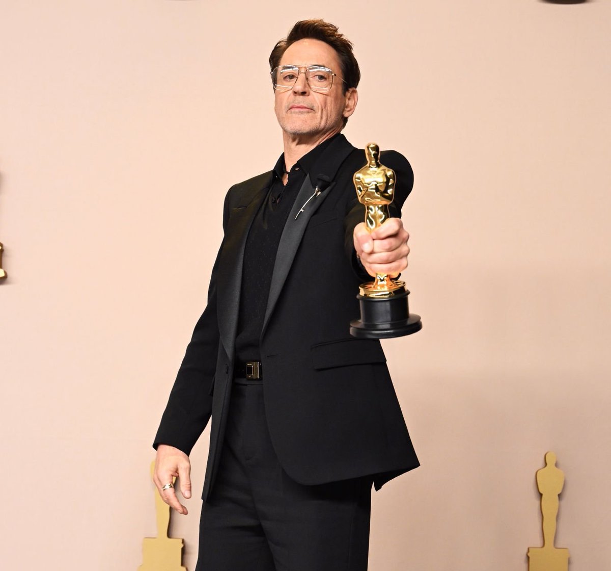TeamDowney1965's tweet photo. Oscar Winner Robert Downey Jr | Best Supporting Actor for 'Oppenheimer'. - The power of labor ✊🏻 So damn proud of him. https://t.co/iVAaC7xBoJ