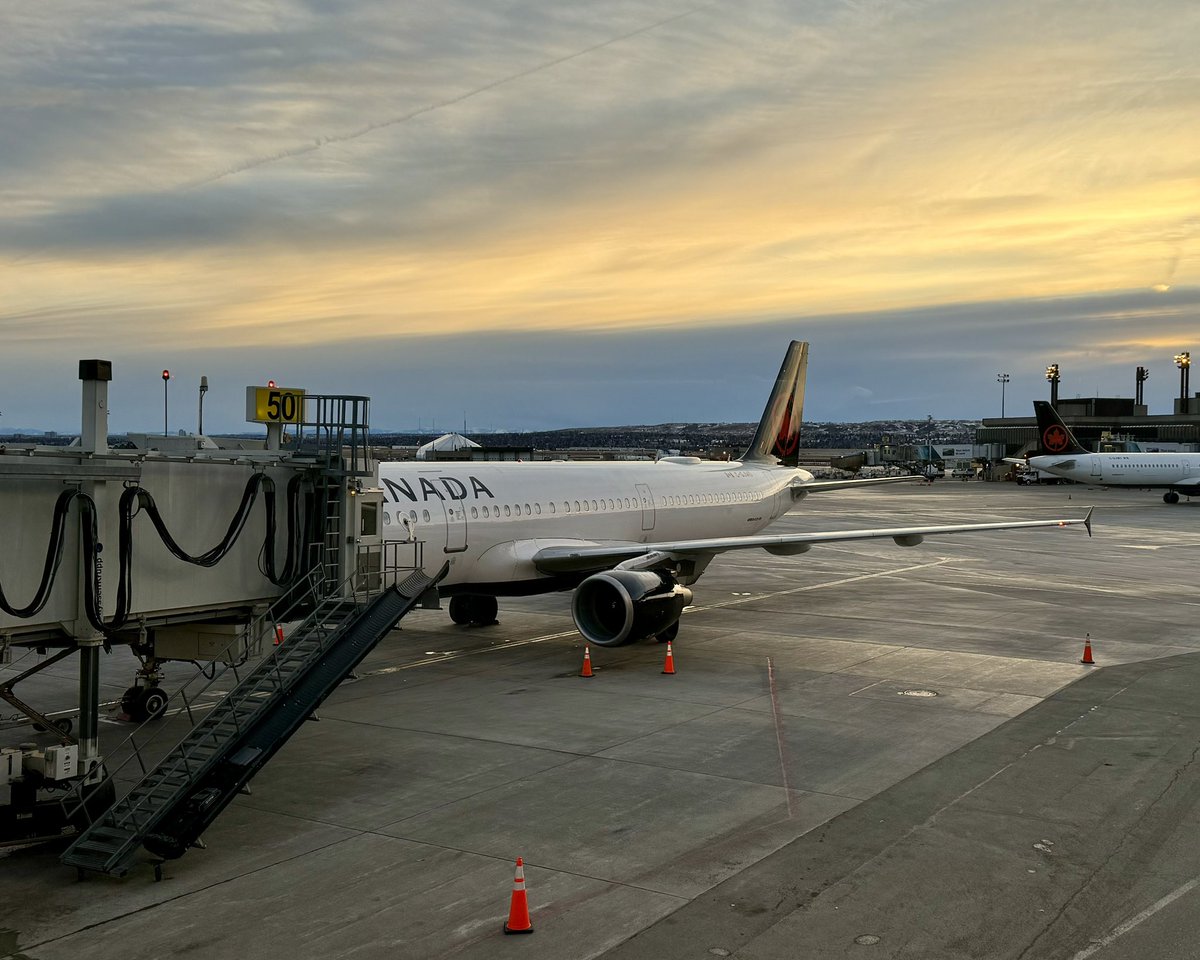 RyanVoutilainen's tweet photo. My “chariot” awaits —time to take this @AirCanada Airbus from #YYC to #YVR. Another fun & informative weekend in the books at the @StormChaseCA conference. Stay tuned to them for more events for the weather enthusiast or chaser of every knowledge level!
#ShareYourTravels #AC227 #ShareYourWeather