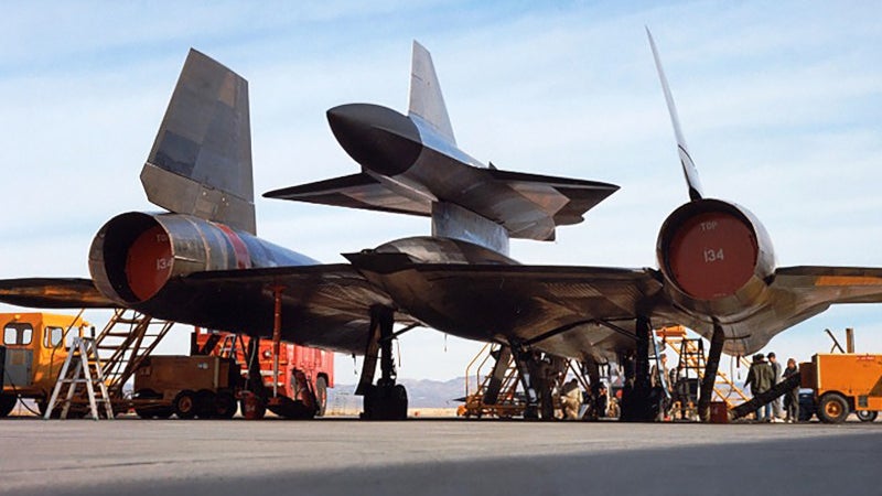 Jetstar1311's tweet photo. @GinieSigonney @VANGERKEY Seen here with its ram jet powered supersonic drone in place. The drone was launched mid flight. Flying far ahead of the Blackbird, its sensor array would detect any threat, and relay it back, well before the Blackbird arrived on scene... #AwesomeTechnology #MidCentury #USA https://t.co/8Q2YBL0wyc