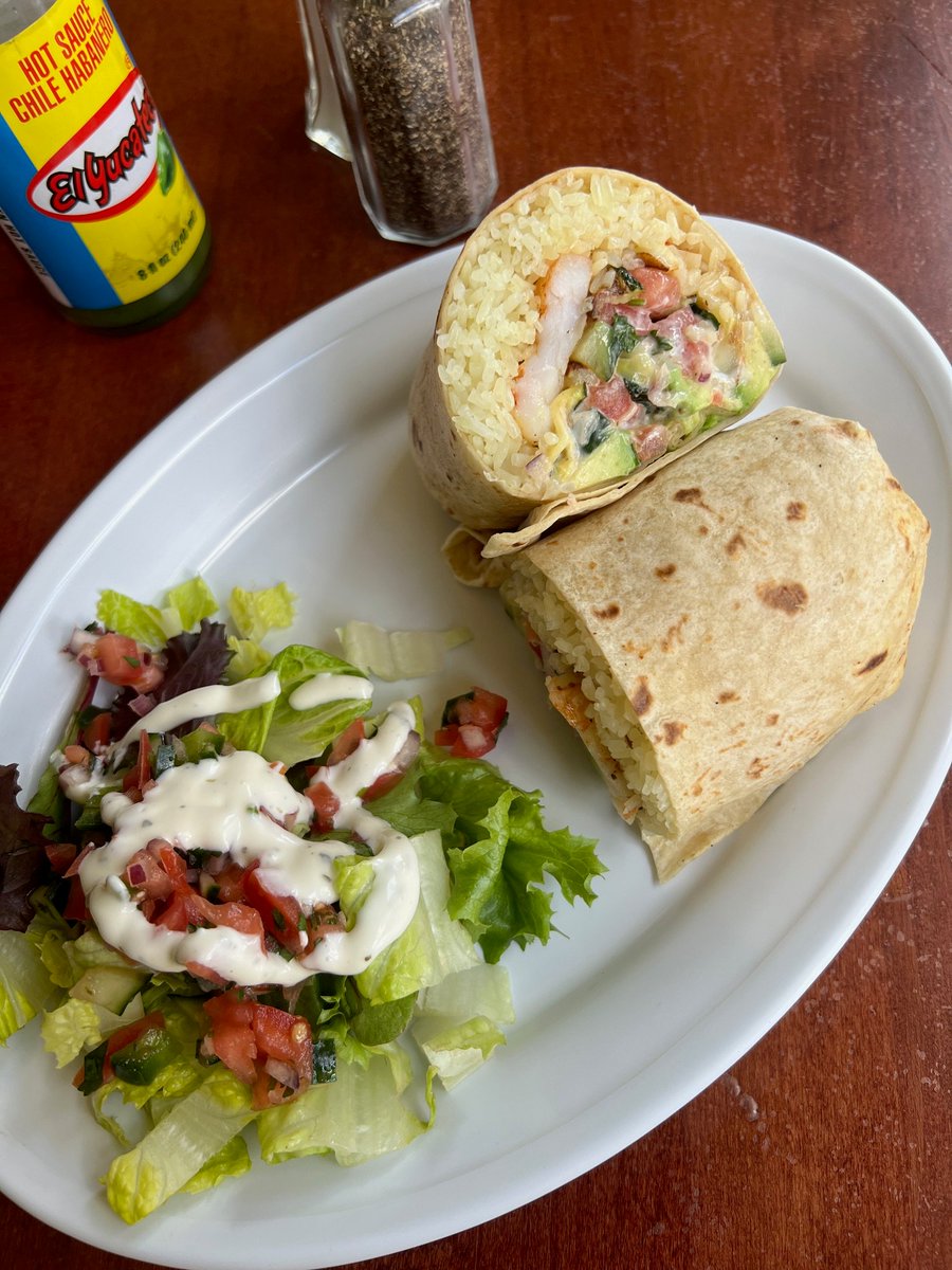 Happening upon Mary Bar & Grill in Petworth was a great find (yay me!)! The Latina-owned restaurant serves absolutely delicious Tex-Mex. And it's so affordable!! All of this was $30. Everything was so fresh and beautiful. #BlackGirlsExploreDC