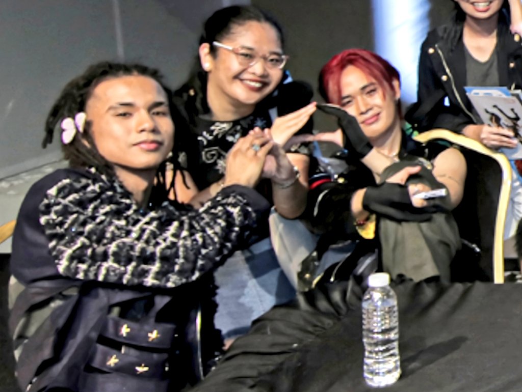winnietheephu's tweet photo. Happy Monday morning! Kailangan lang ng makakapitan bilang another work week na naman ito. ๐ฉ
Salamat mga lods. Dapat talaga heart yan eh nangawit ako kaya sabi ko burger na lang. Sunod naman sila, ang daling kausap. ๐ค
KapitKamay ALAMAT
#ALAMATXDwta
#CokeStudio #ALAMAT https://t.co/qfN0LglZjG