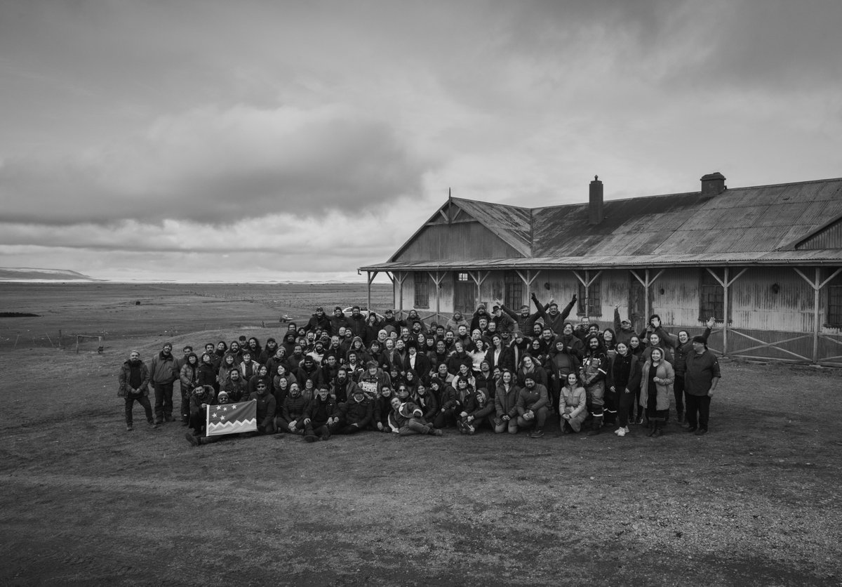 Este es el equipo que hizo posible #ElConde' 🎬 . El solo ser nominados y competir representando a Chile, ya es un tremendo reconocimiento. Felicidades al equipo de 'Oppenheimer' por el #Oscars2024 . ¡Gracias a todas y todos! Una producción de @Fabula_prod. 📸: @fotofijachile