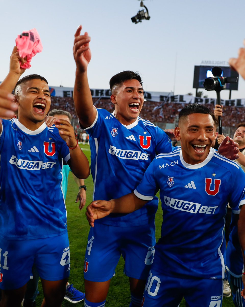 udechile's tweet photo. Domingo con sabor a viernes 🤘🏼🔵🔴 https://t.co/20f4NQNNPG