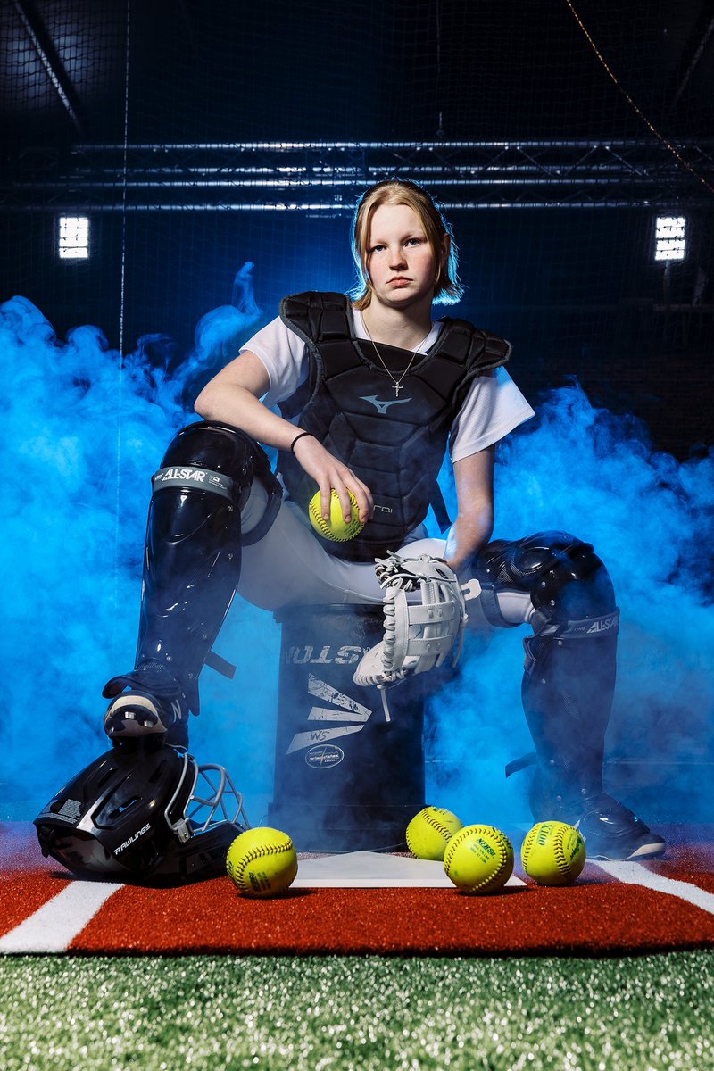 I have numerous photos from today's session with the High Voltage Softball team, but catchers steal the show with their gear, adding an extra dimension to my images. Big thanks to High Voltage for the opportunity to capture these lasting memories. Stay tuned for more! 📸🥎