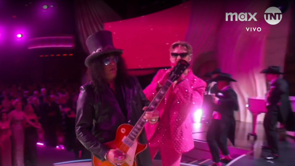 Luces_ECpe's tweet photo. ¡Slash! #Oscars https://t.co/JYpXMfO7wr