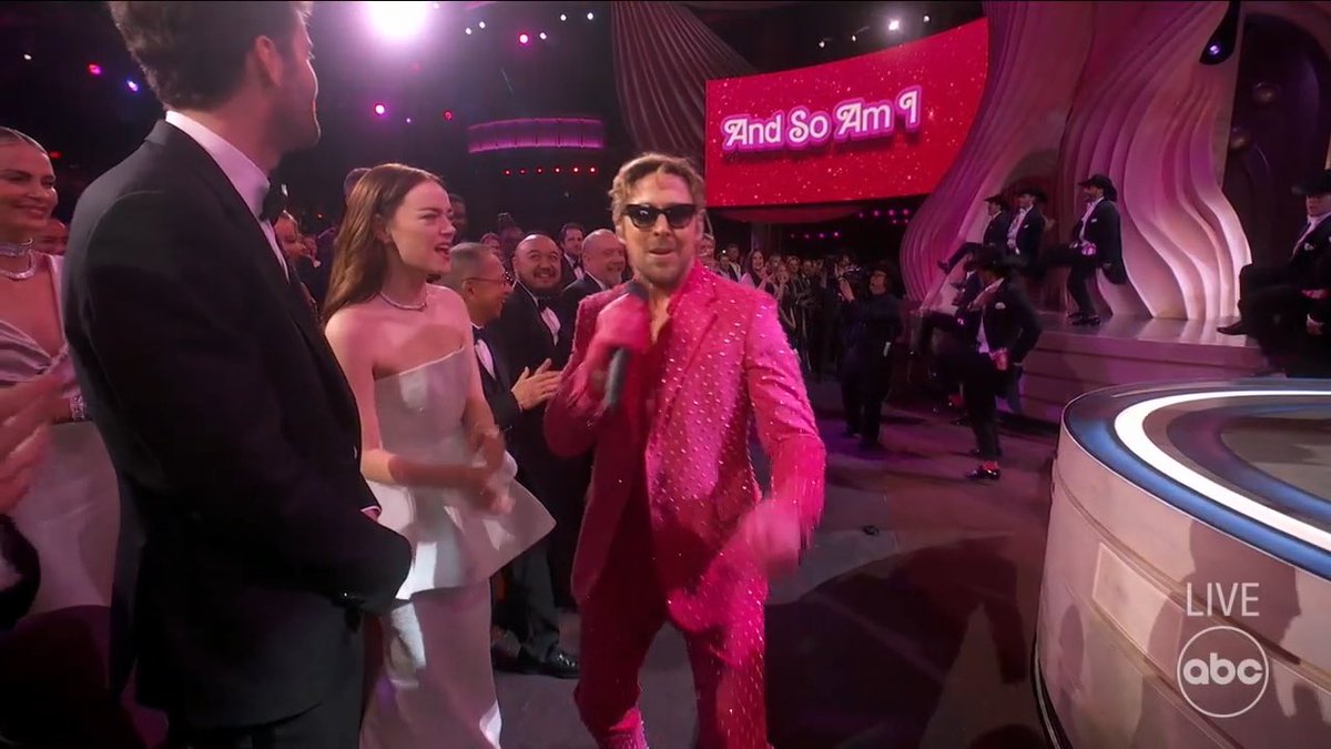 shannonlada's tweet photo. En otro universo... Mia y Sebastian están cantando I'm Just Ken.

#Oscars https://t.co/GkVW64Br7Q