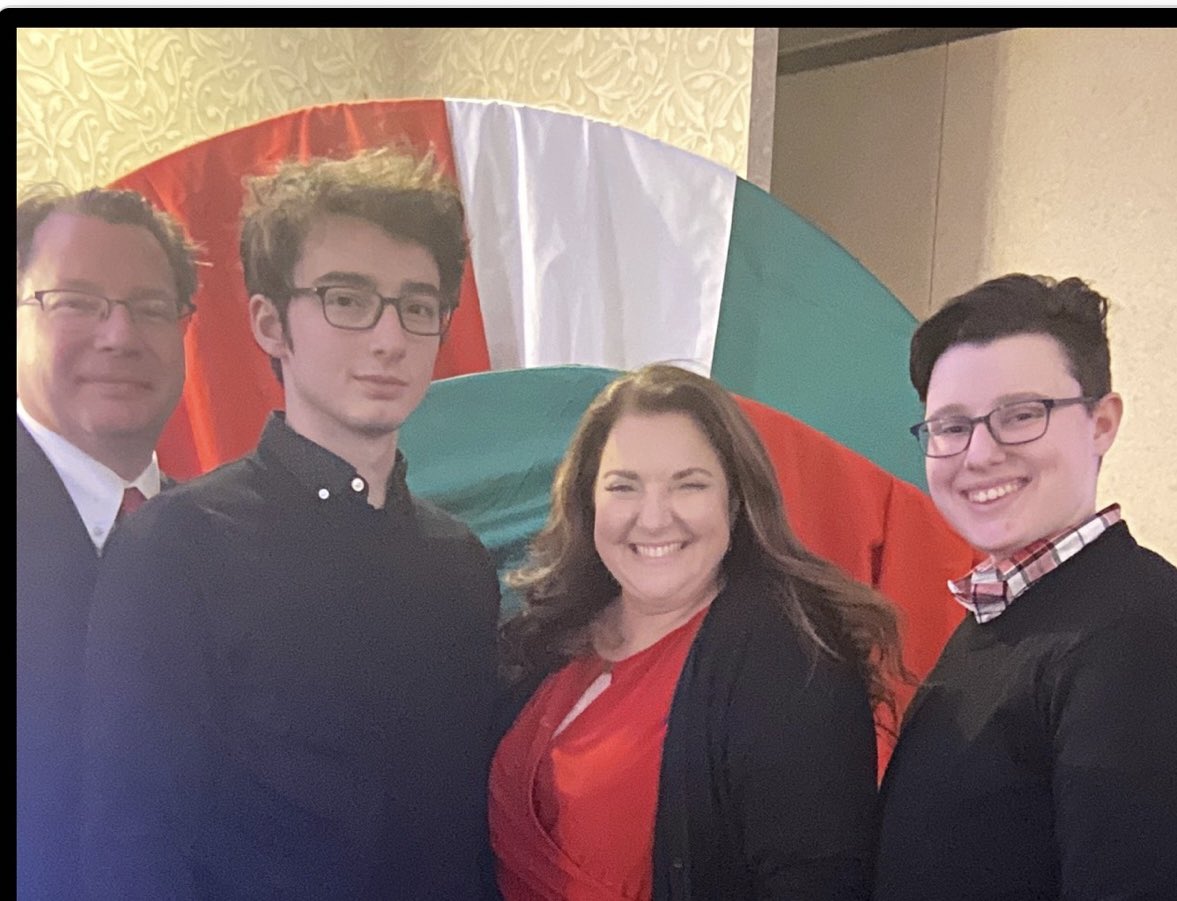 ToniZagent's tweet photo. Sicilian Cultural Association of Saint Louis 2024 La Festa Di San Giuseppe #SicilianCulturalAssociationofSTL #stjosephsday #somanycookies #wearred #allthestlthings #tonizagent #tonizagentstl https://t.co/Po6r7MYfm7