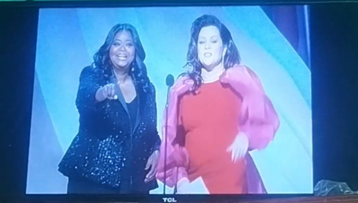 Sintonizando los Premios Oscar solo para ver a @melissamccarthy y <a href="/octaviaspencer/">octavia spencer</a> ♥️🥰✨...
La más feliz 😃✨...
Son maravillosas actrices 😘💕
