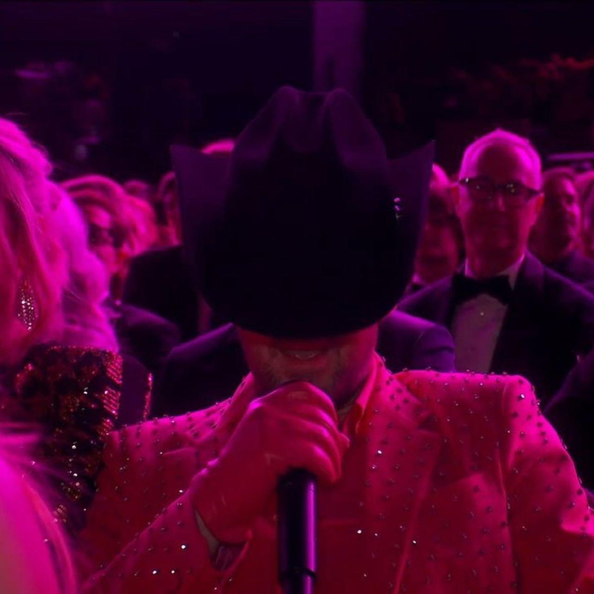 runtherunwaymag's tweet photo. La reacción de Margot Robbie mientras Ryan Gosling presentaba “I’m Just Ken” it’s everythinggggg. 😂💖 #oscars 2024
📸: Transmisión de los Oscares
#RunTheRunwayMagazine 🌟 https://t.co/3T9dvzV3Wh