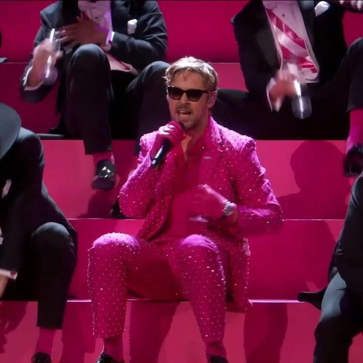 runtherunwaymag's tweet photo. La reacción de Margot Robbie mientras Ryan Gosling presentaba “I’m Just Ken” it’s everythinggggg. 😂💖 #oscars 2024
📸: Transmisión de los Oscares
#RunTheRunwayMagazine 🌟 https://t.co/3T9dvzV3Wh