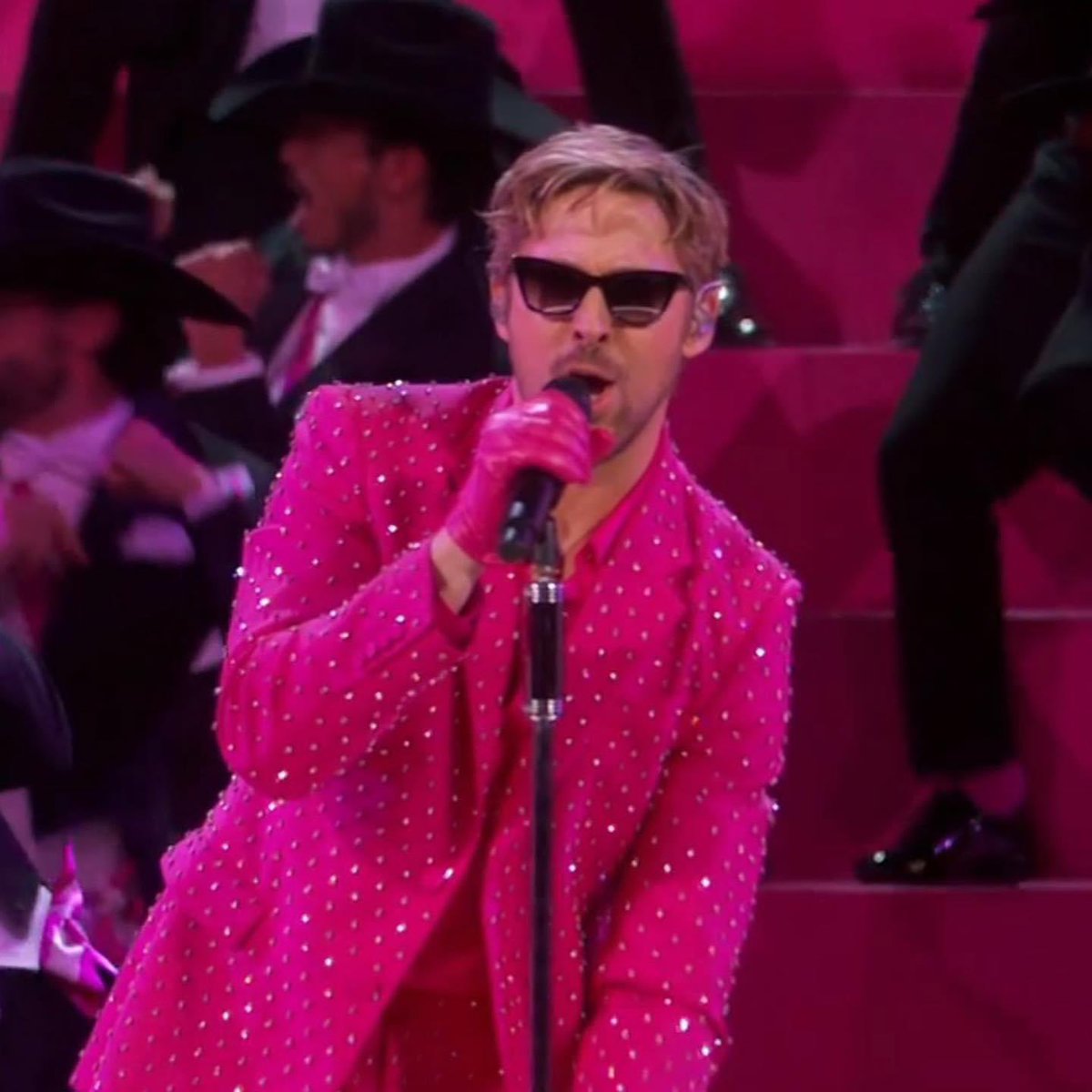 runtherunwaymag's tweet photo. La reacción de Margot Robbie mientras Ryan Gosling presentaba “I’m Just Ken” it’s everythinggggg. 😂💖 #oscars 2024
📸: Transmisión de los Oscares
#RunTheRunwayMagazine 🌟 https://t.co/3T9dvzV3Wh