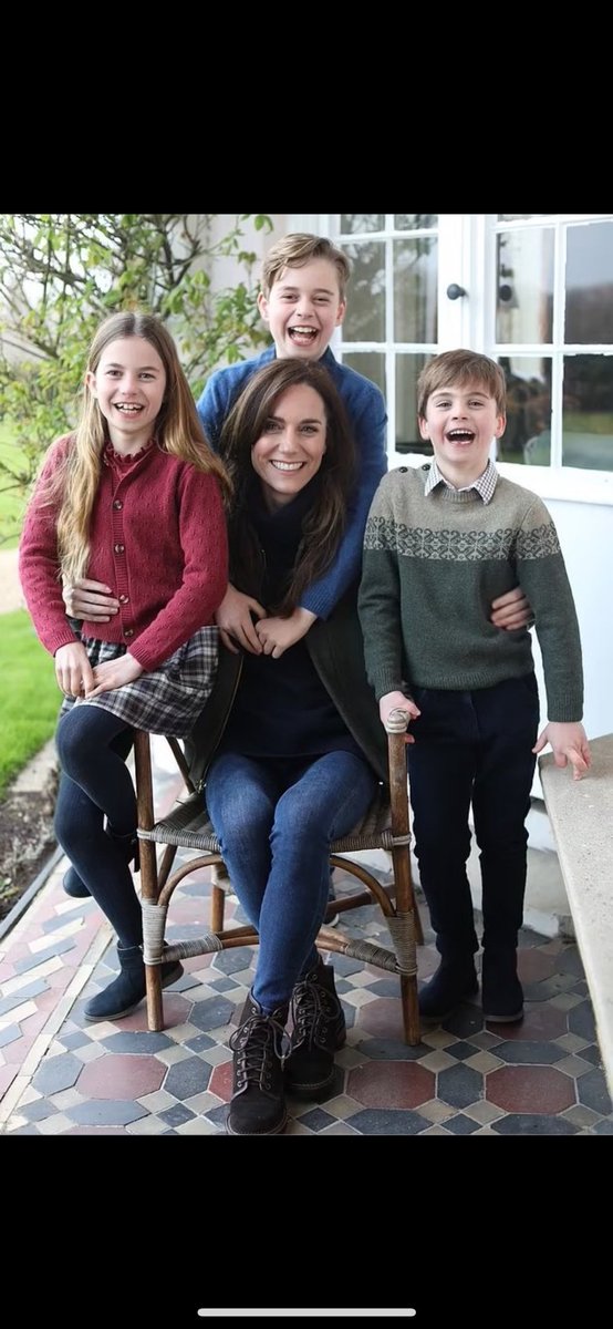 0Rthebest91033's tweet photo. #RoyaltyKingdom #RoyalFamily 
#HRC #PrinceandPrincessofWales #PrincessCatherine #PrincessofWales #PrinceWilliam #HappyMothersDay2024 
#PrinceWilliamWillBeAWonderfulKing https://t.co/oofp0nugnP