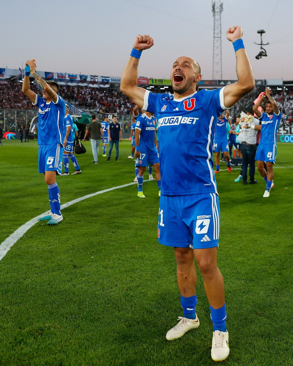 udechile's tweet photo. Uno que volvió para ganar el Superclásico 🤘🏼🔵🔴 @CHELODIAZ_21 https://t.co/nyvHUP0Uxz
