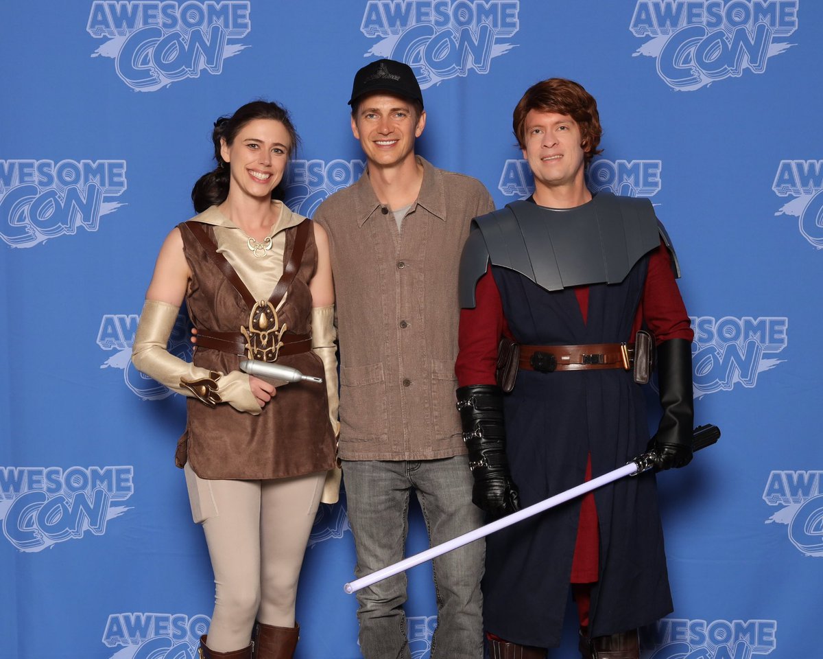 Got to debut a new Anakin cosplay this weekend with @Lady_Whispers01 to meet THE Anakin himself, #HaydenChristensen !! #StarWars #clonwars