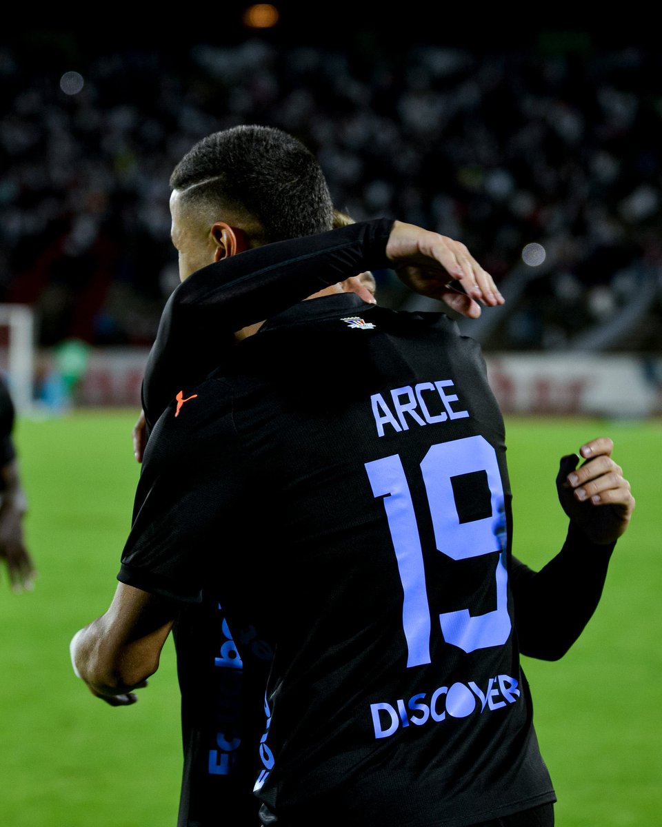 Otro día hablamos de la superioridad estética del color negro en las camisetas de Liga.
