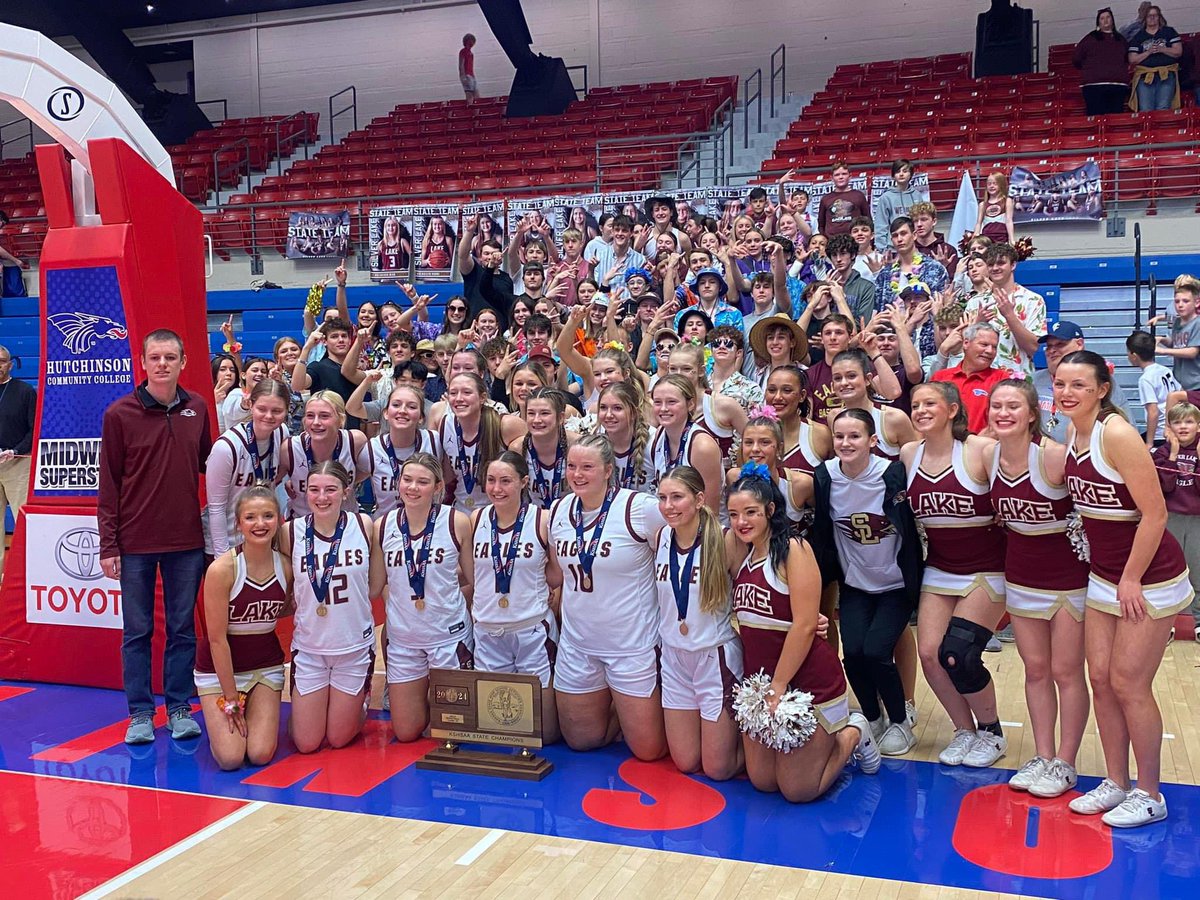 WTG #SavanahWende
State champs 💪🏀👊🏻