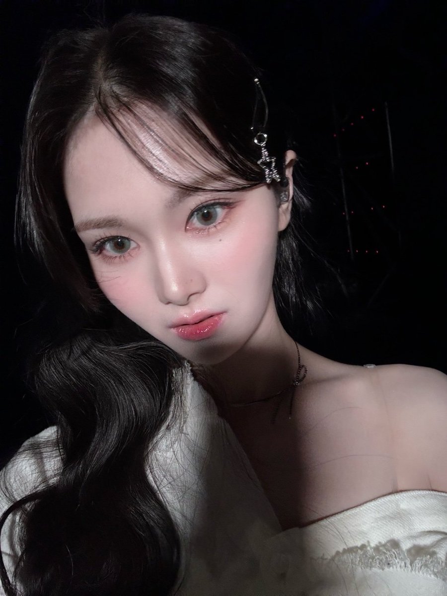 MayuDaily's tweet image. Mayu photos With This white look 🤍 &amp;gt;&amp;gt;