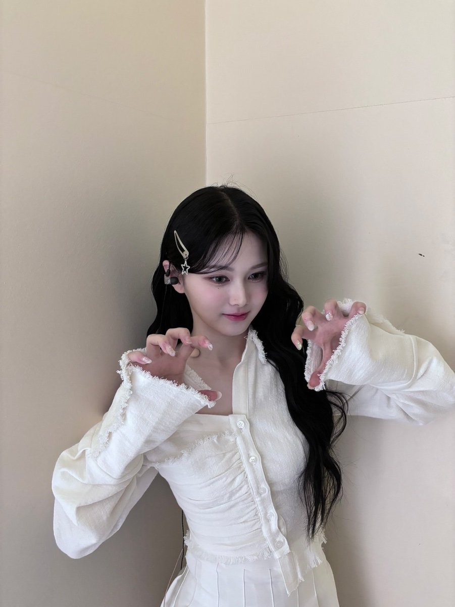 MayuDaily's tweet image. Mayu photos With This white look 🤍 &amp;gt;&amp;gt;
