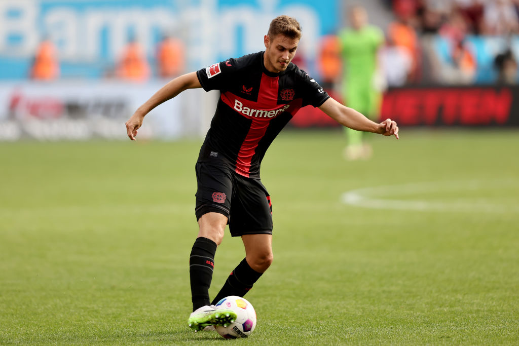 🔴 Josip Stanisic's agent Dieter Hoeneß: "He's still under contract until 2026 at Bayern. There's no clause in his contract, so no option to buy for Leverkusen".

"Therefore he'll be back to FC Bayern in the summer", told BILD.