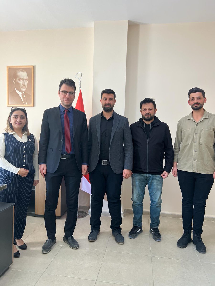 Edremit ilçe sağlık müdürlüğüne atanan Halk Sağlığı Uzmanı Dr Abdurrahman GÜMÜŞ Beye Hayırlı olsun ve üyelerimizin sıkıntılarını görüşmek adına ziyarette bulunan Komisyon Başkan Yardımcımiz Sayın Şennur Timur'a bizleri temsil ettiklerinden dolayı teşekkür ederiz.<a href="/gsskadinkomisyn/">Genç Sağlık Sendikası Kadınlar Komisyonu</a>