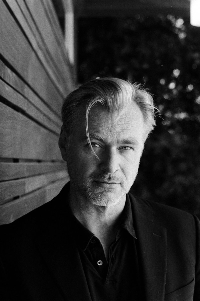 SeriesUpdateFR's tweet photo. Christopher Nolan remporte l'#Oscars du Meilleur Réalisateur pour Oppenheimer. https://t.co/8kyUGoNOwK