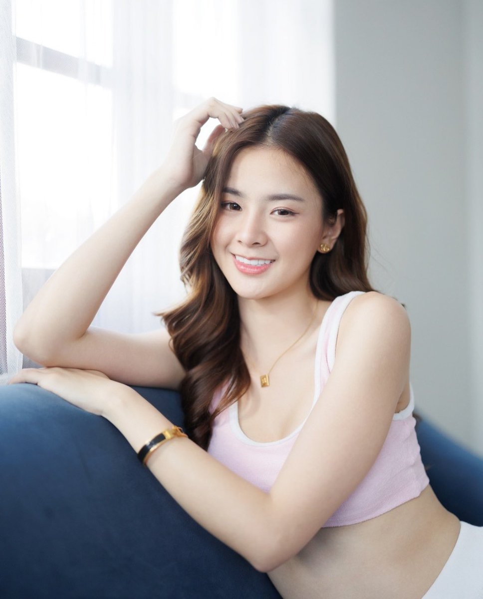 ㅤ

Good morning, earthlings. Selamat hari Senin, ya! Penuhi hari Senin-mu dengan aktivitas yang bikin ngangenin. 

ㅤ