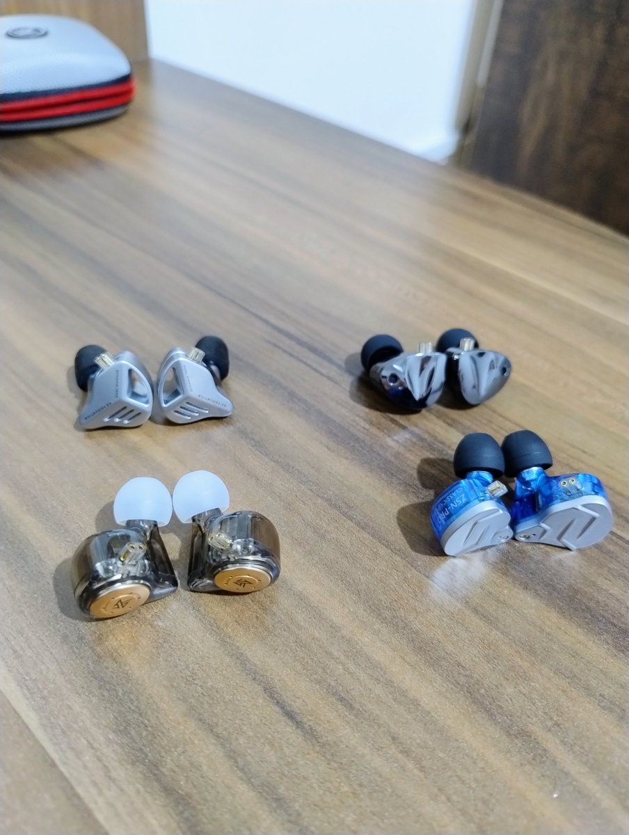 vgcinel's tweet photo. Entrar no hobby da audiofilia com o Aliexpress vendendo essas belezinhas a no máximo 30 conto cada é um caminho sem volta https://t.co/2KqiLY1ZKC
