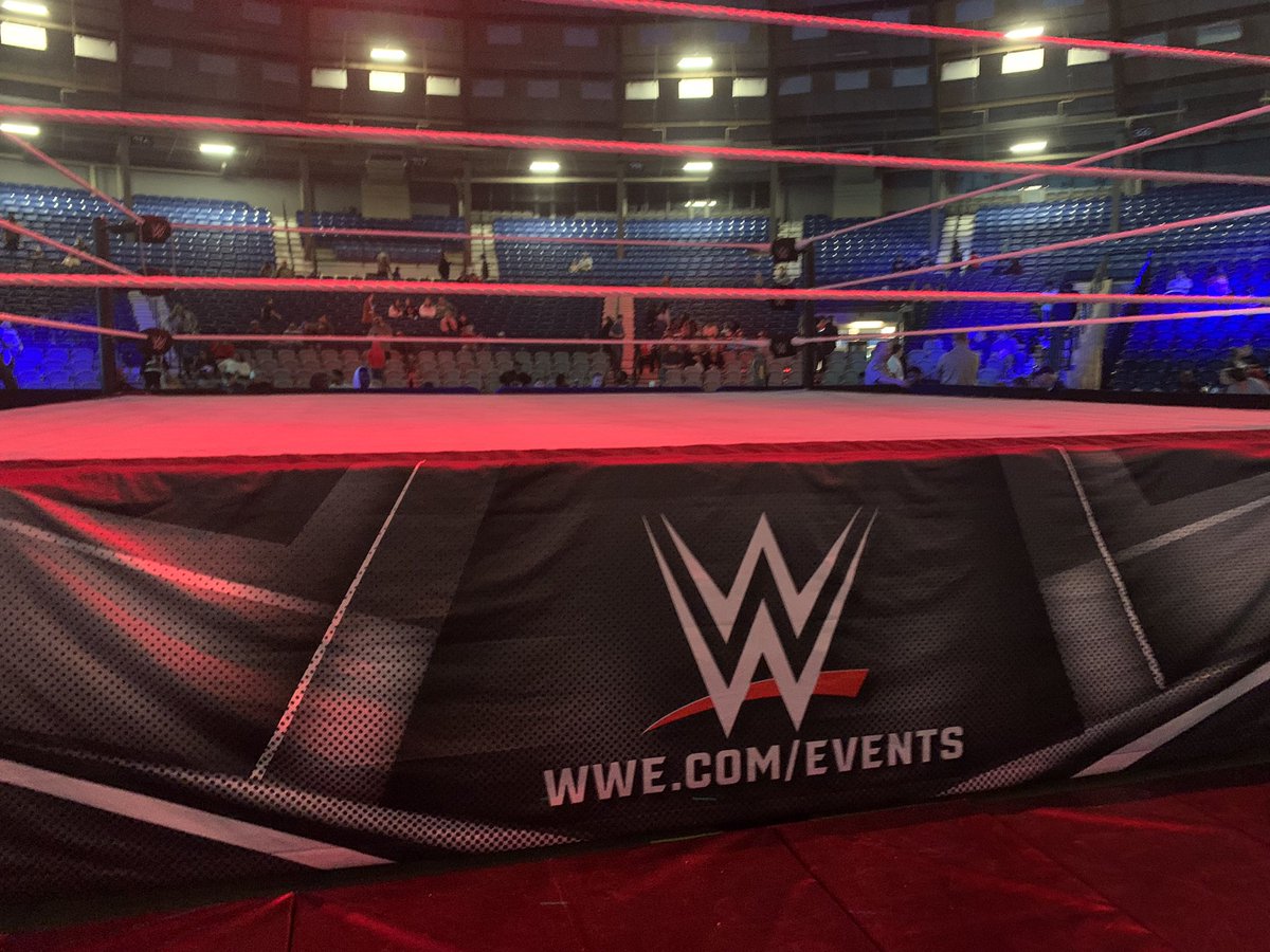 Xavier_Storms's tweet photo. Sucks my phone died after the @AJStylesOrg vs Carlito match, but  #WWEAlexandria was a blast and Shout out to @ZelinaVegaWWE and @CodyRhodes for the pictures https://t.co/QMM4vuXW8b