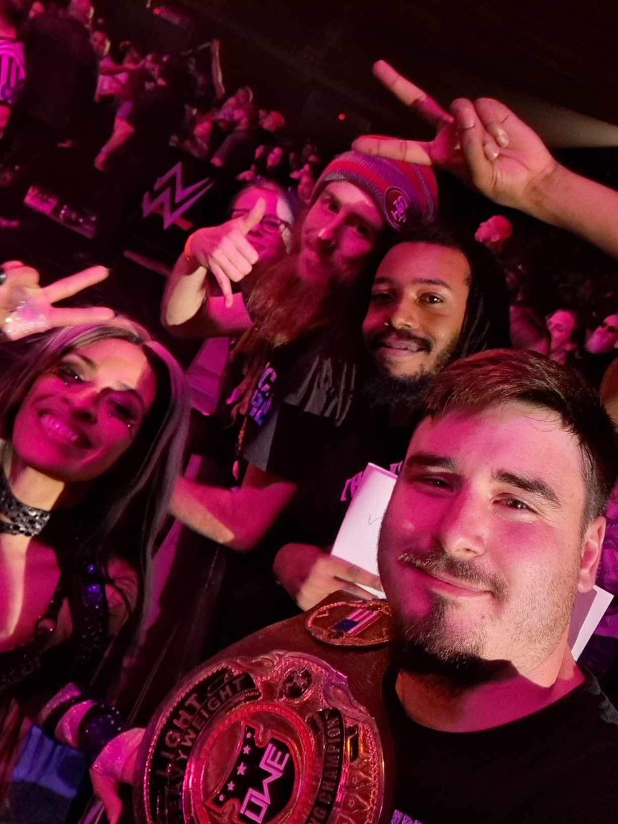 Xavier_Storms's tweet photo. Sucks my phone died after the @AJStylesOrg vs Carlito match, but  #WWEAlexandria was a blast and Shout out to @ZelinaVegaWWE and @CodyRhodes for the pictures https://t.co/QMM4vuXW8b