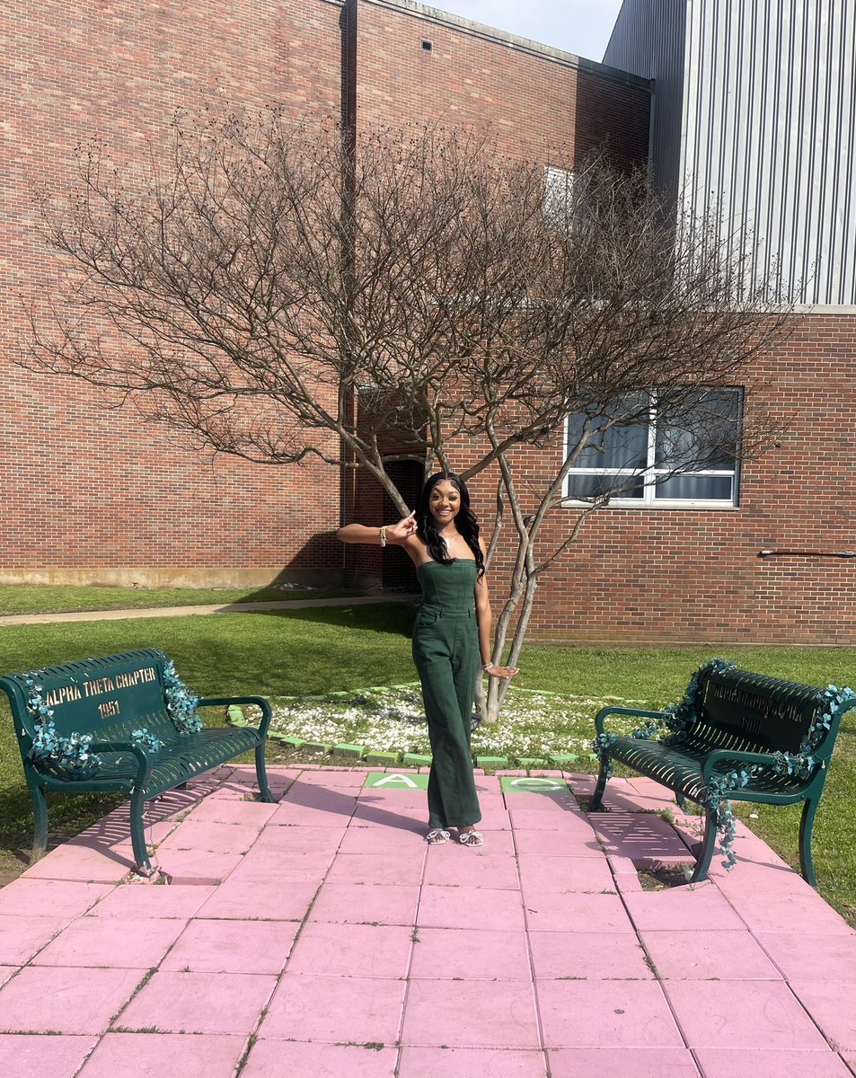 lyn_dajah's tweet photo. Just when you thought I couldn’t get any prettier… I DID🪞🩷
#phirstdayout #AKA
#alphathetanothinggreater https://t.co/Dn2Zy5Cns0