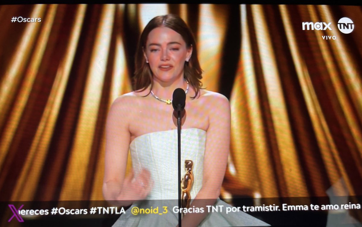 Emma Stone in “Poor Things” Best Actress in a Leading Role #oscar blogdeanizu.com/2023/09/02/emm… #EmmaStone