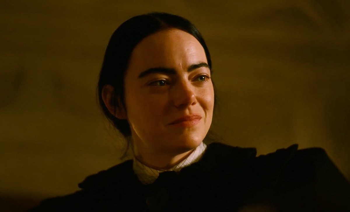 screenscaps's tweet photo. emma stone in poor things (2023) https://t.co/8lmANSRlzq