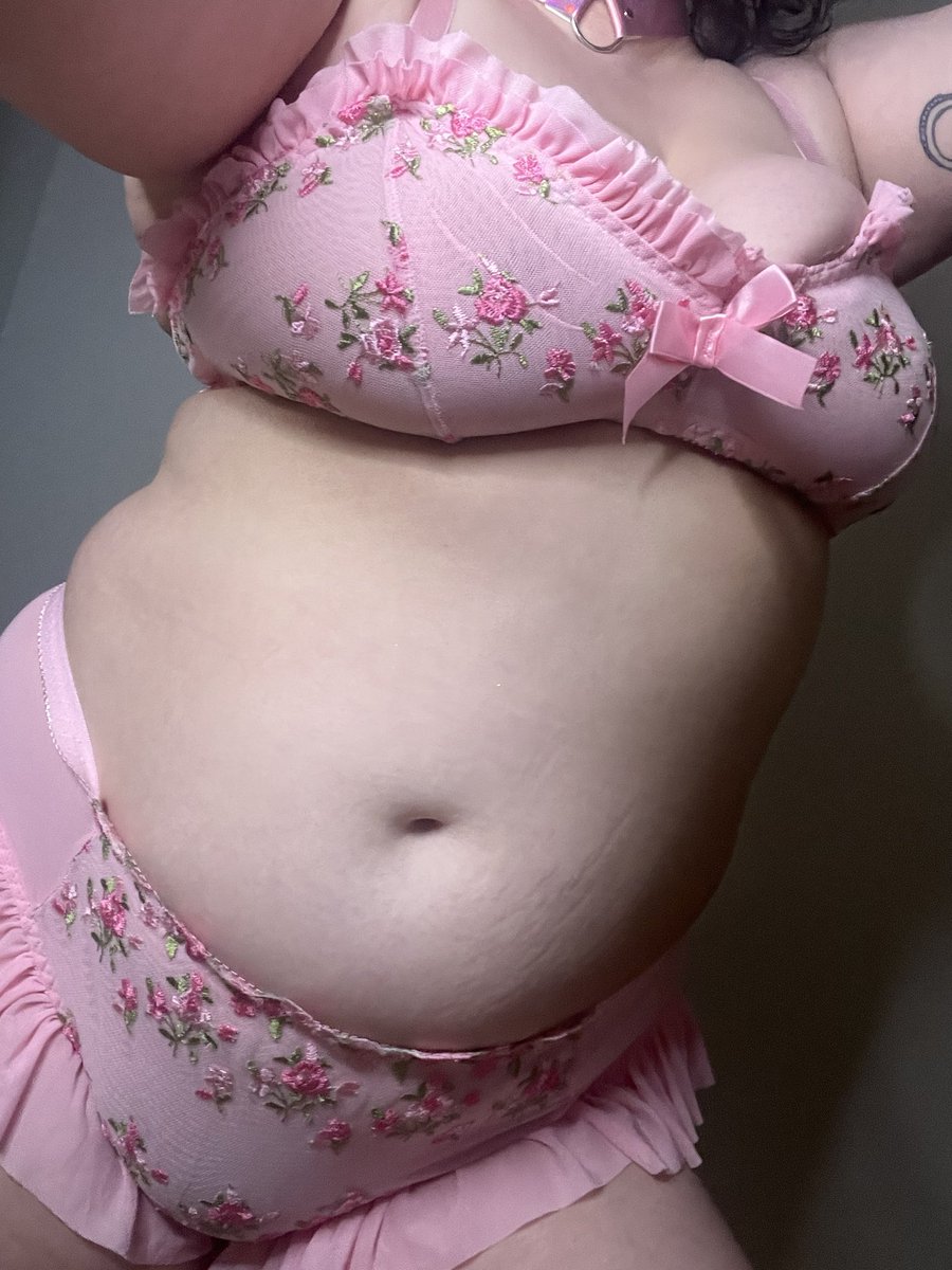 AdinaAnger's tweet photo. dream about me tonight ����🎀🪞 https://t.co/vttqBYLRcK
