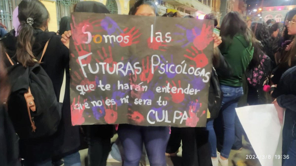 luisito_ayllon's tweet photo. #8m #Oruro #Feministas #8mOruro #MareaVerde #MareaMorada https://t.co/kzeC4xpnfM