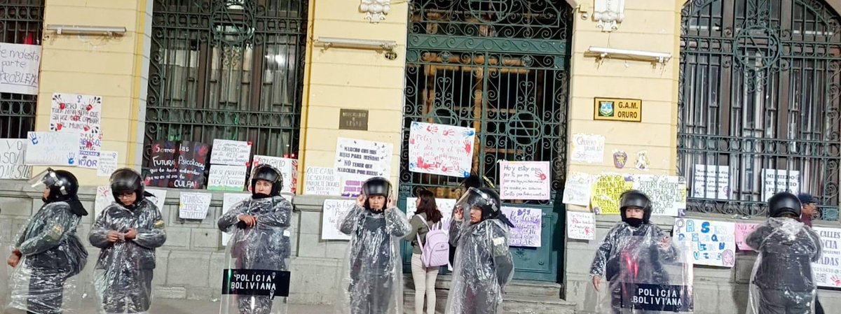luisito_ayllon's tweet photo. #8m #Oruro #Feministas #8mOruro #MareaVerde #MareaMorada https://t.co/Z1xwM68iAW