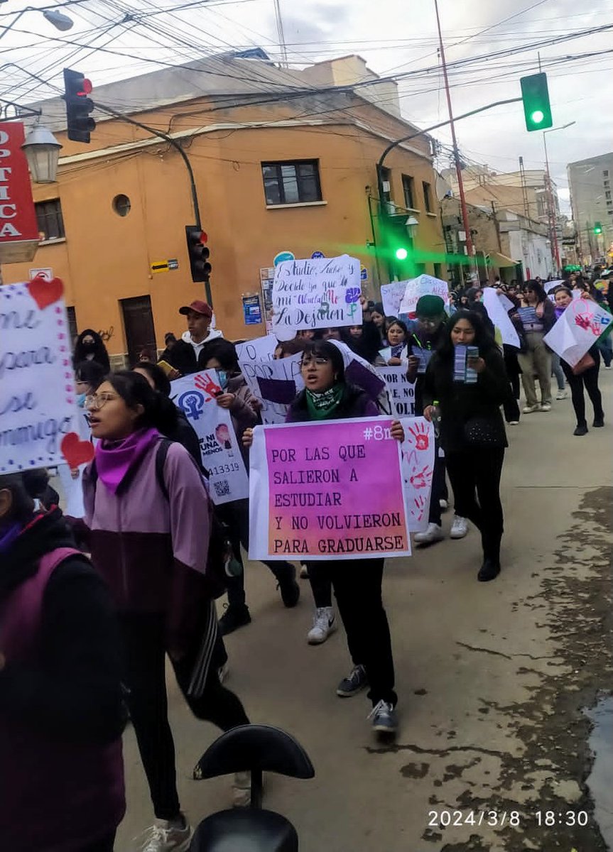 luisito_ayllon's tweet photo. #8m #Oruro #Feministas #8mOruro #MareaVerde #MareaMorada https://t.co/UVreRAra5V