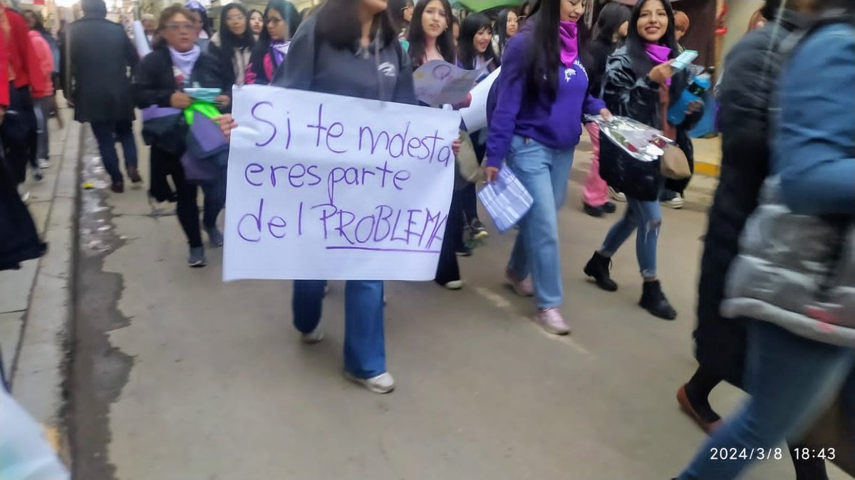 luisito_ayllon's tweet photo. #8m #Oruro #Feministas #8mOruro #MareaVerde #MareaMorada https://t.co/UVreRAra5V