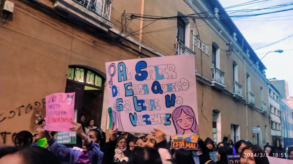 luisito_ayllon's tweet photo. #8m #Oruro #Feministas #8mOruro #MareaVerde #MareaMorada https://t.co/7wxEQYaTtr