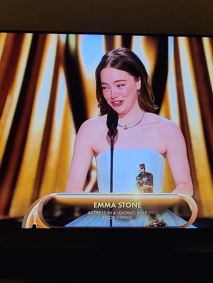 Ahahahaahah gecenin en güzel haberi geldi!!
EMMAAAAA!!!♥️♥️♥️
#bestactress #Oscars2024